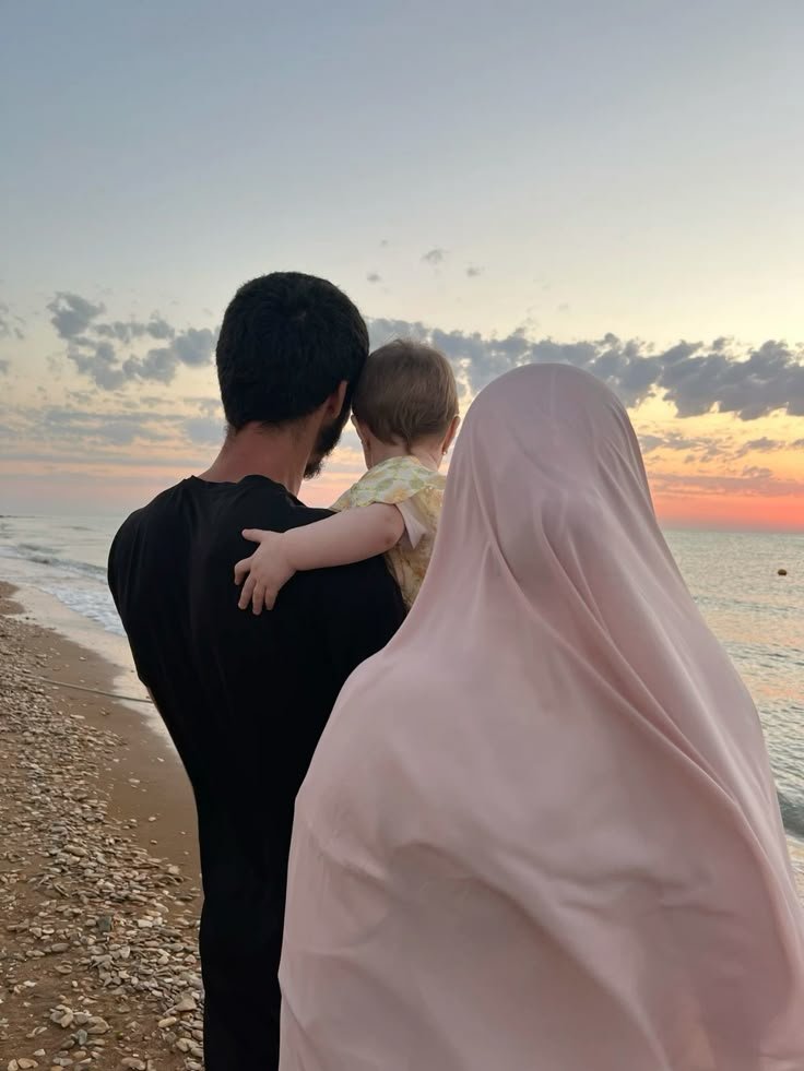 TAK BUTUH LAGI DICINTAI