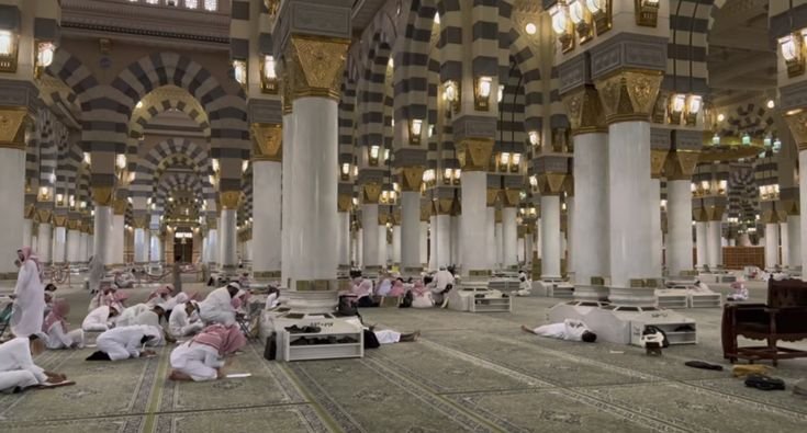 JAUH-JAUHLAH DARI BERBURUK SANGKA