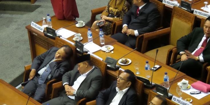 BOHONG TERUS, NYOLONG HARUS