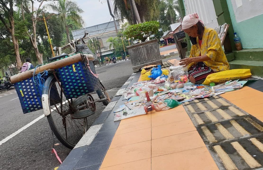 GURU SAJA MENGAJARKAN