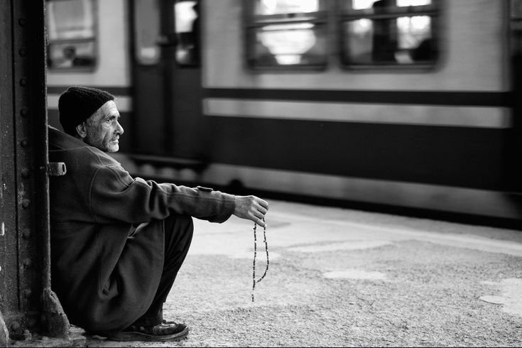 MENGELUH DENGAN SANTUN