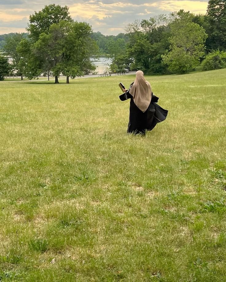 ENGKAU TIDAK SELEMAH ITU