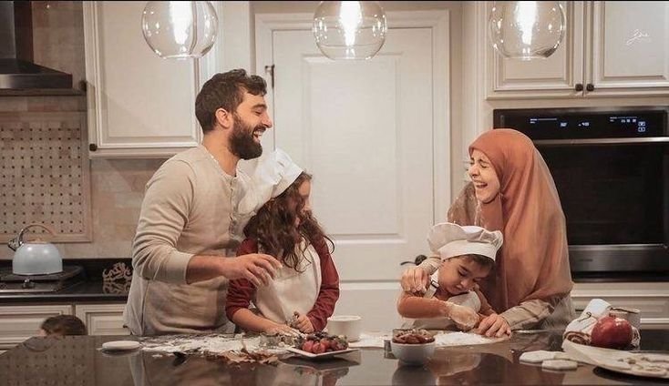 3 KARAKTERISTIK KELUARGA BAHAGIA