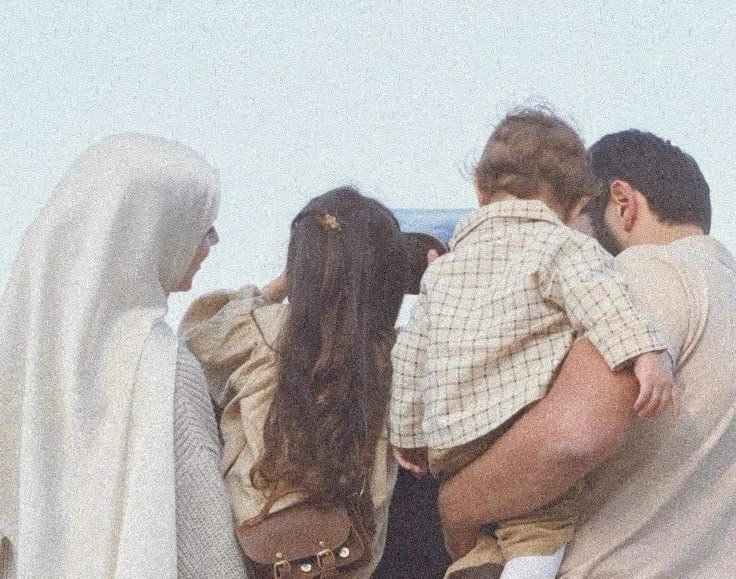 KEMULIAAN WANITA ADA DI 2 SOSOK