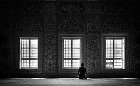 DIRUNTUHKAN SEKETIKA