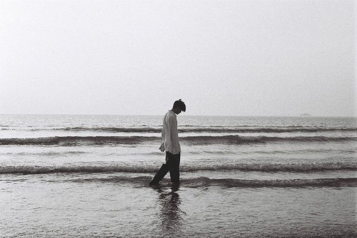 JAUH DARI SOLUSI KARENA MERASA SENDIRI