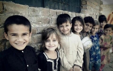 TERSENYUM YANG BANYAK